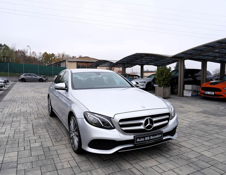 Mercedes-Benz Třídy E 8