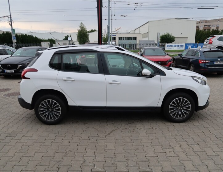 Peugeot 2008 4
