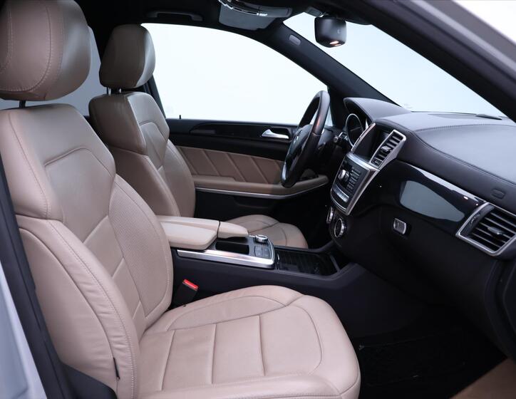 Mercedes-Benz GL 15