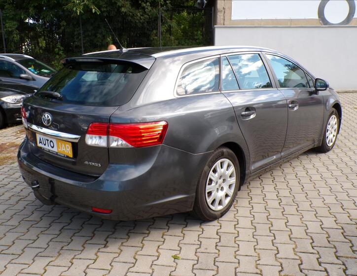 Toyota Avensis 4