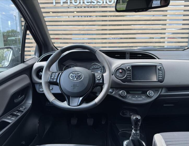 Toyota Yaris 5