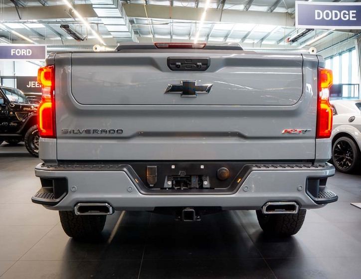 Chevrolet Silverado 4