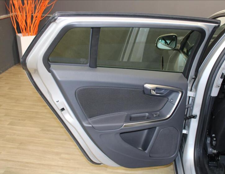 Volvo V60 13