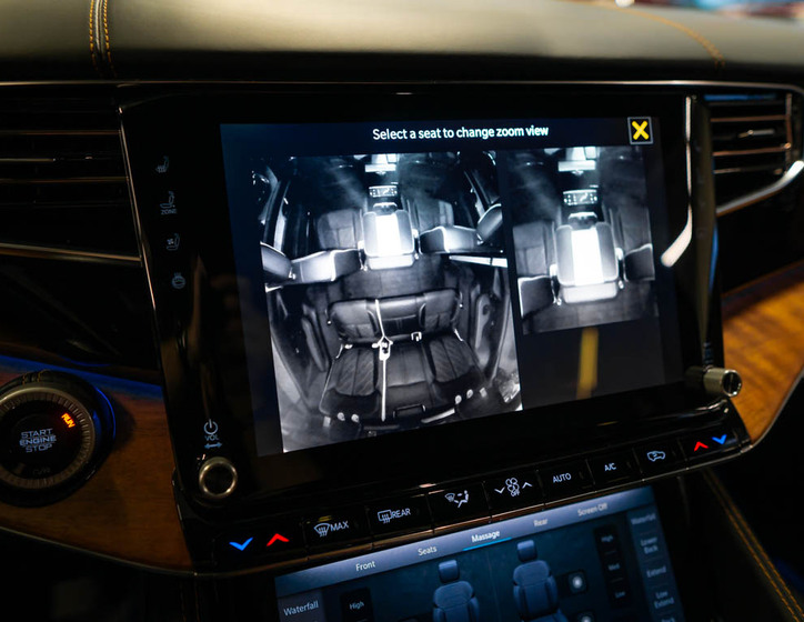 Jeep Grand Wagoneer 34