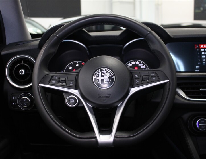 Alfa Romeo Stelvio 9