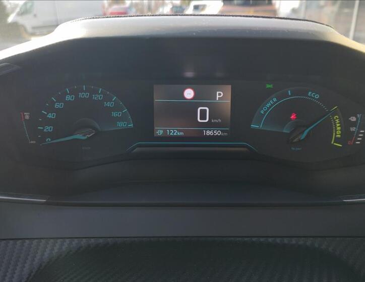 Peugeot 2008 8