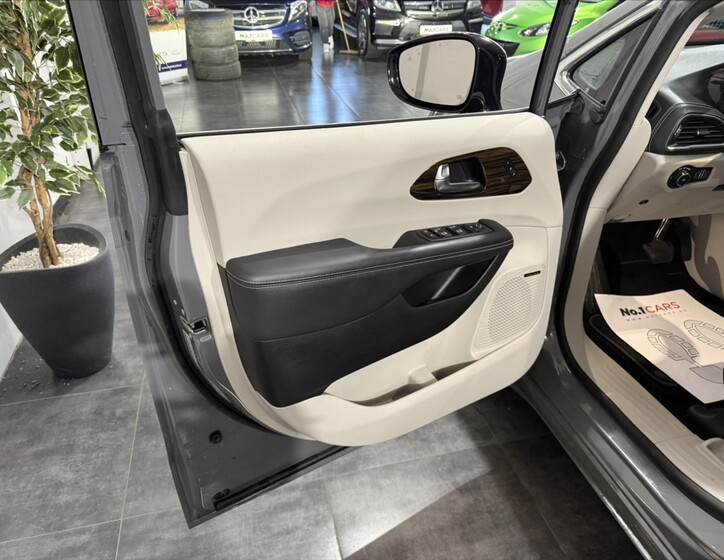Chrysler Pacifica 6