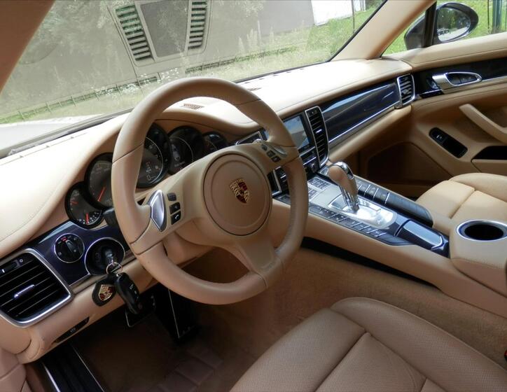 Porsche Panamera 12