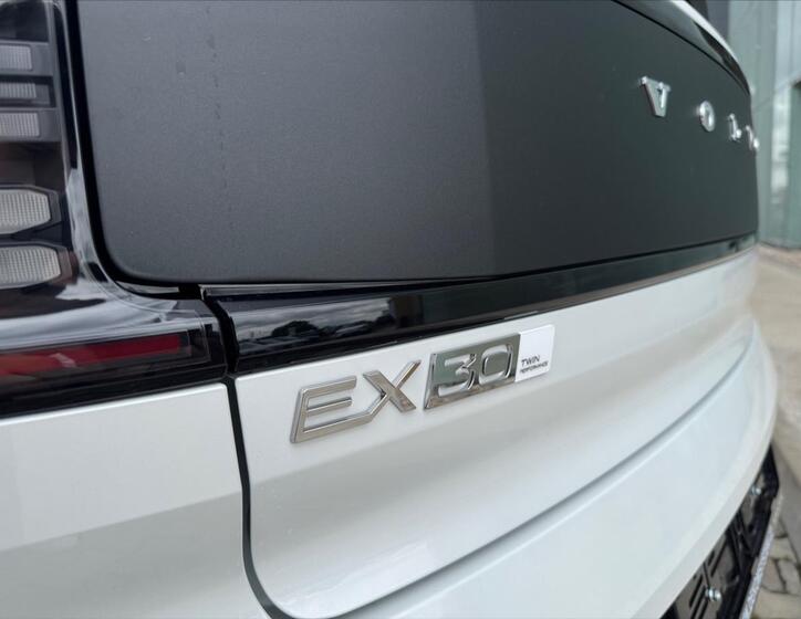 Volvo EX30 13