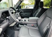 Land Rover Defender 9