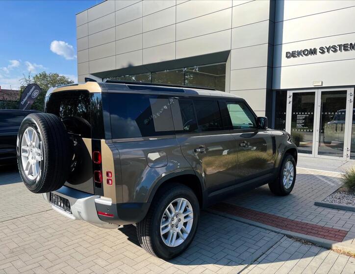 Land Rover Defender 5