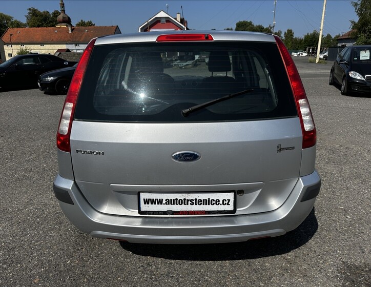 Ford Fusion 4