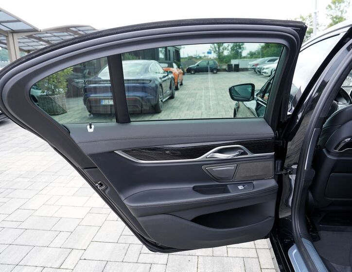 BMW Řada 7 16