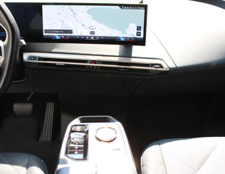 BMW iX 5