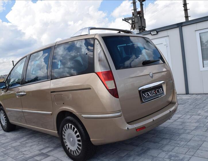 Lancia Phedra 7