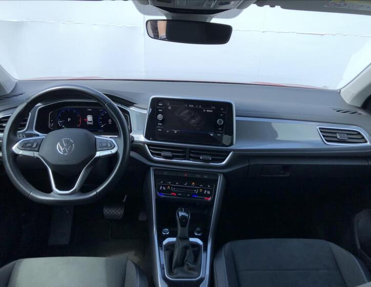 Volkswagen T-Roc 6