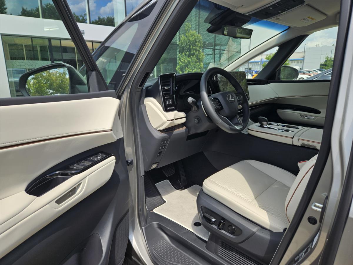 Lexus LM 350h
