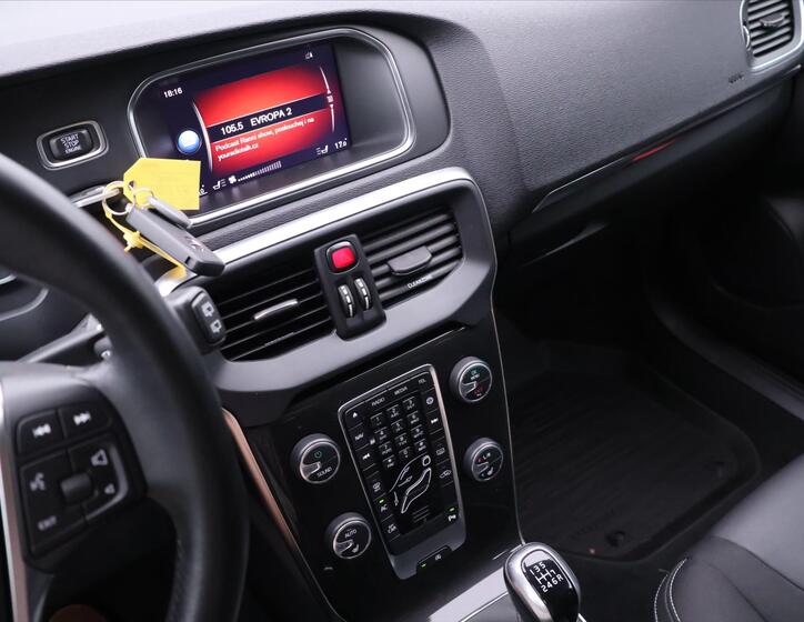 Volvo V40 23