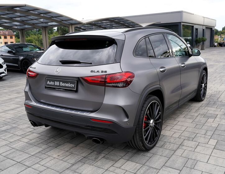 Mercedes-Benz GLA 6