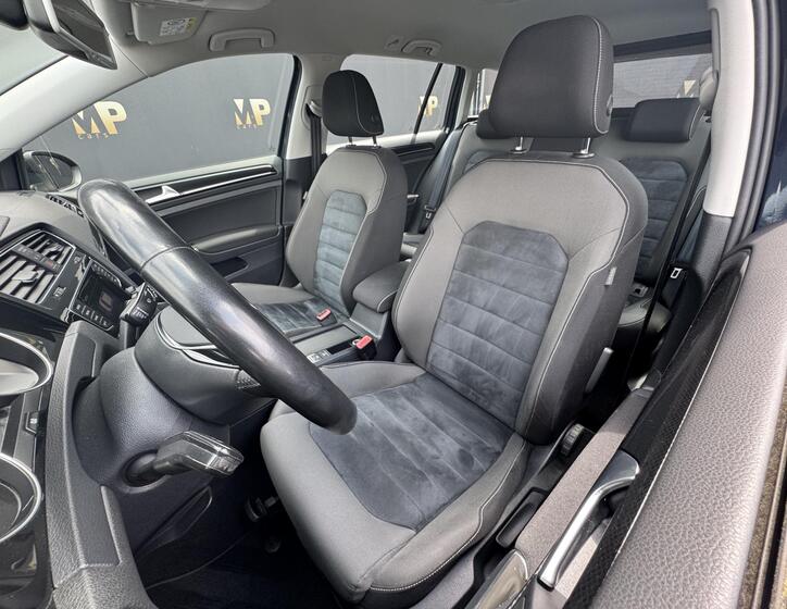 Volkswagen Golf 11