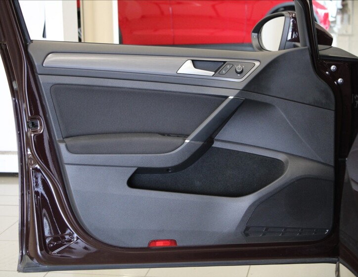 Volkswagen Golf 12