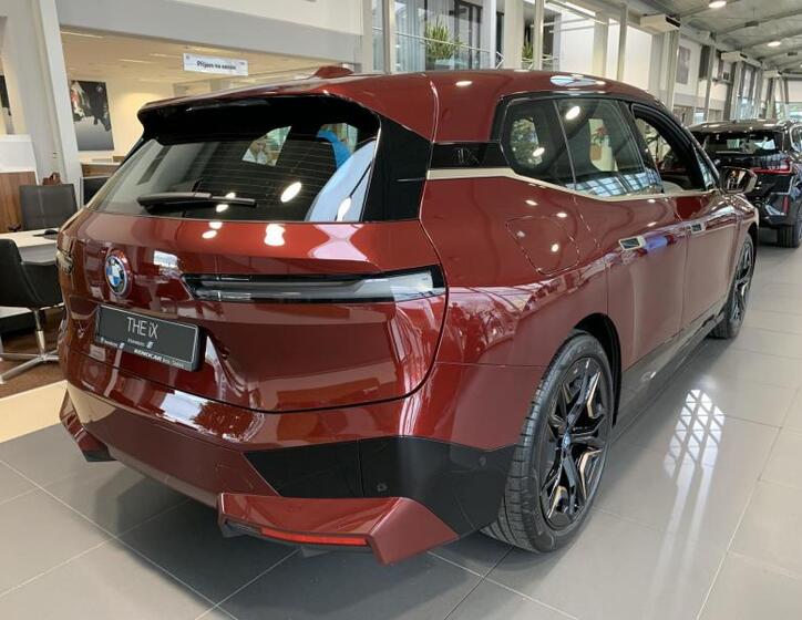 BMW iX 9
