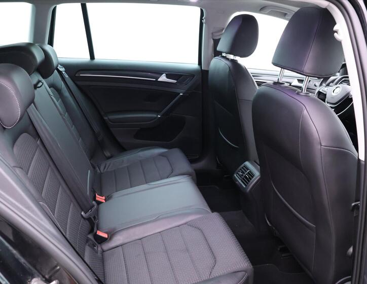 Volkswagen Golf 15