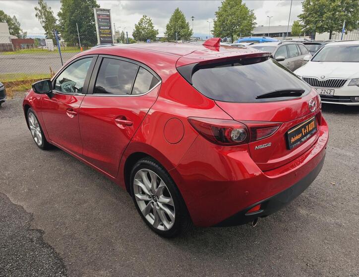 Mazda 3 8