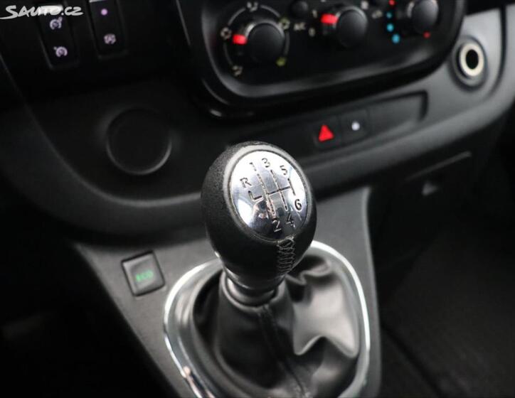 Opel Vivaro 10