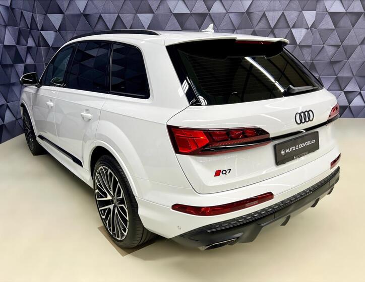 Audi Q7 4