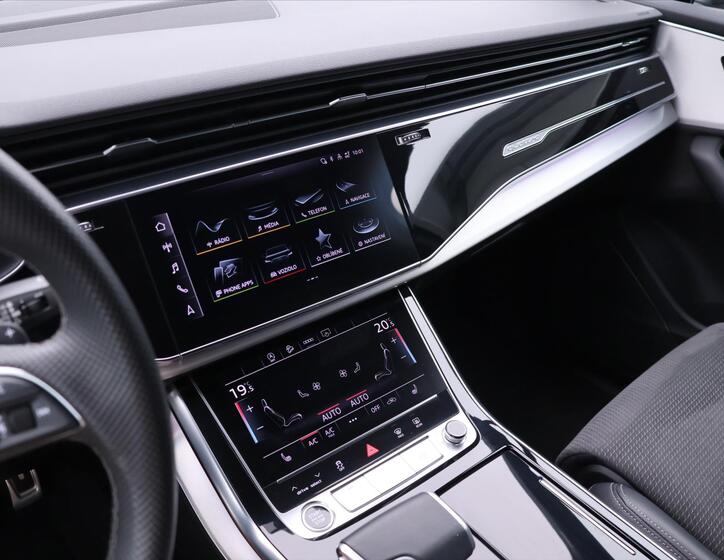 Audi Q7 25