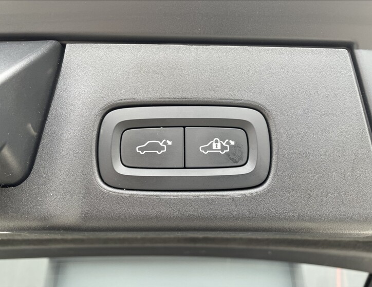 Volvo V90 33