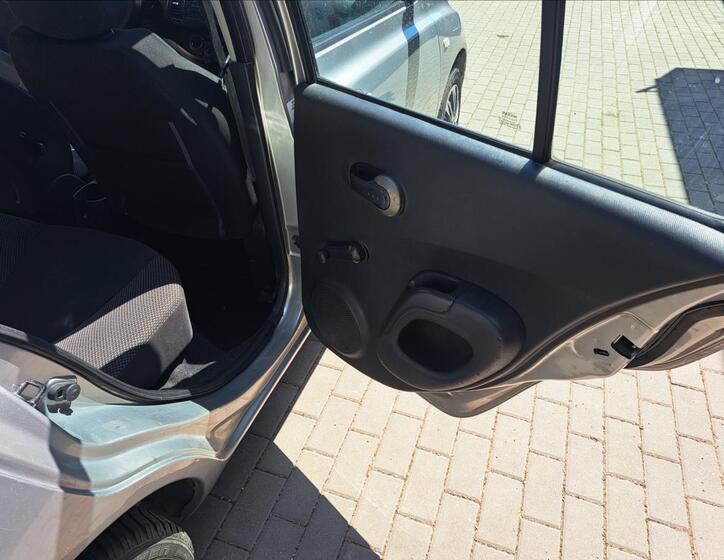 Nissan Micra 33