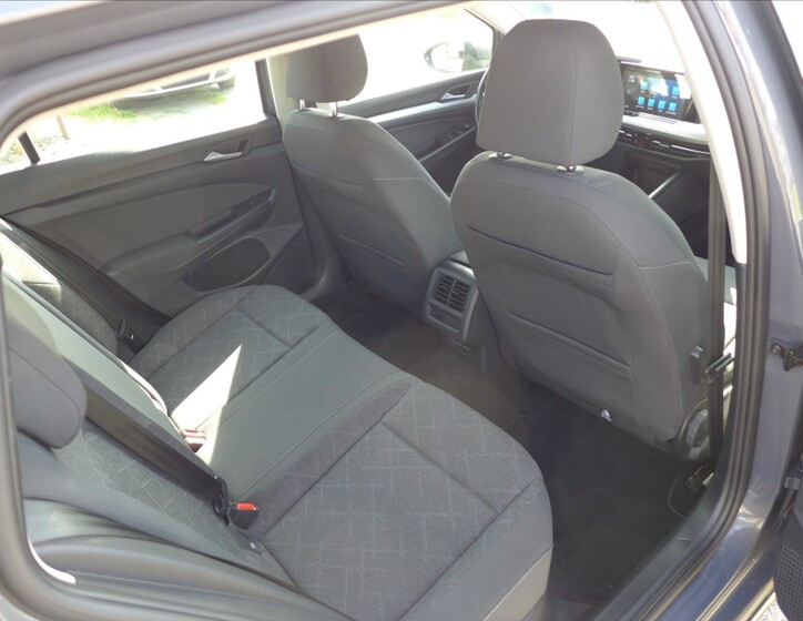 Volkswagen Golf 38