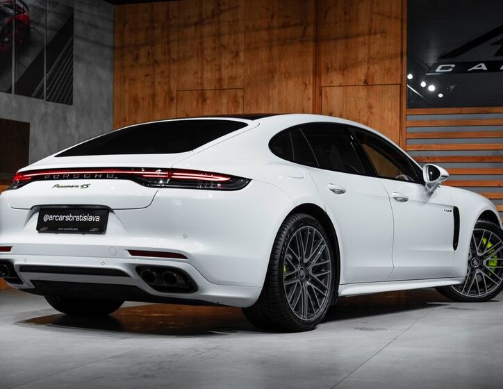 Porsche Panamera 35