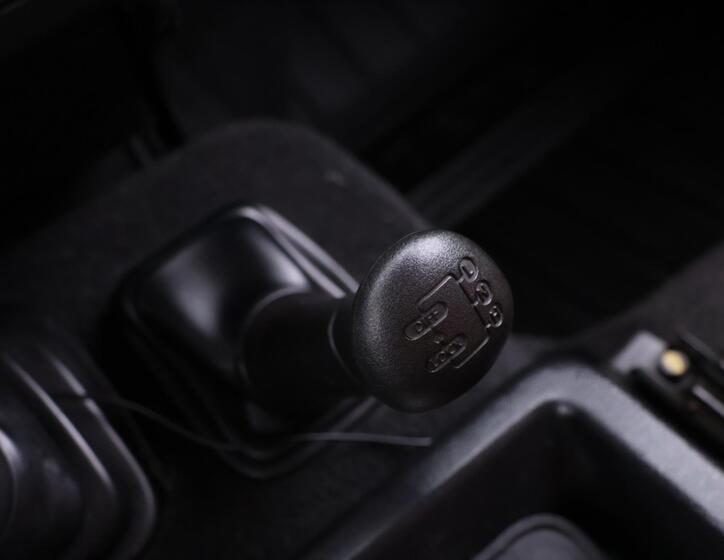 Land Rover Defender 24