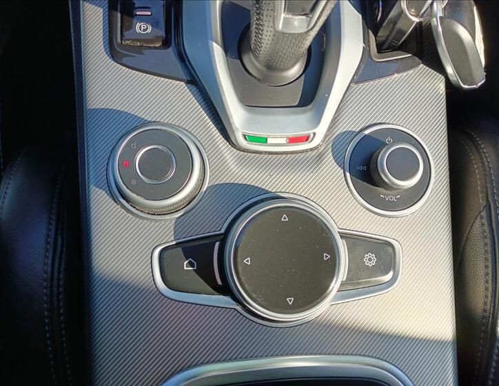 Alfa Romeo Stelvio 22