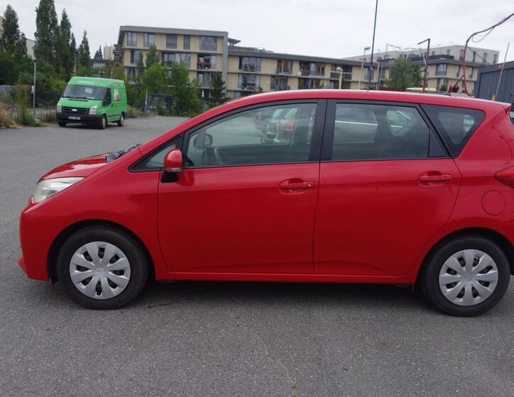 Subaru Trezia 3