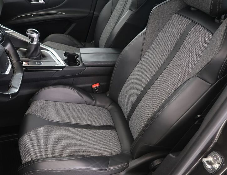 Peugeot 5008 9