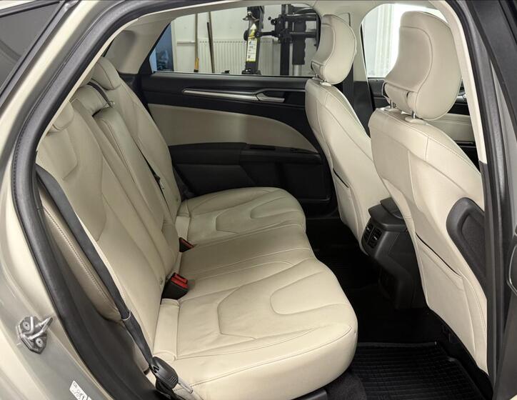 Ford Mondeo 12