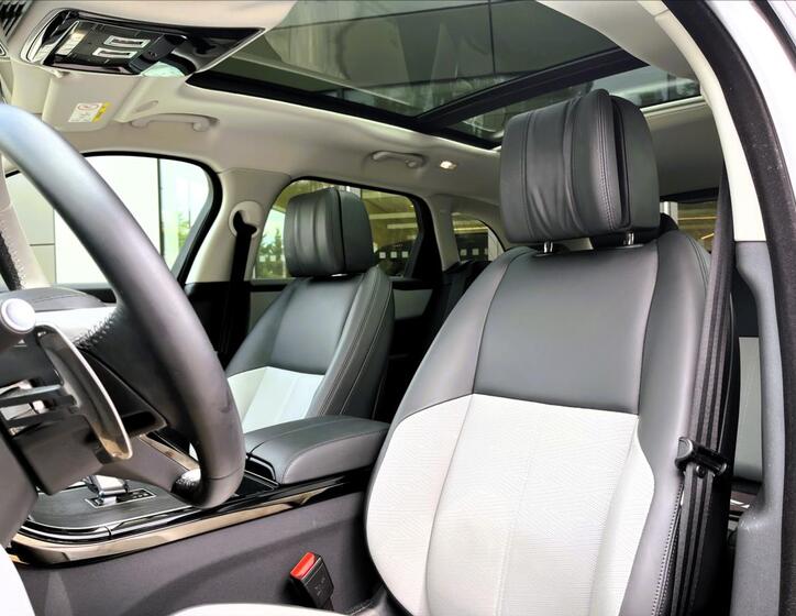 Land Rover Range Rover Velar 14