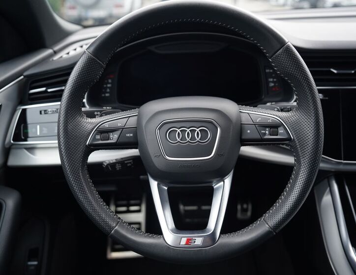 Audi Q8 31