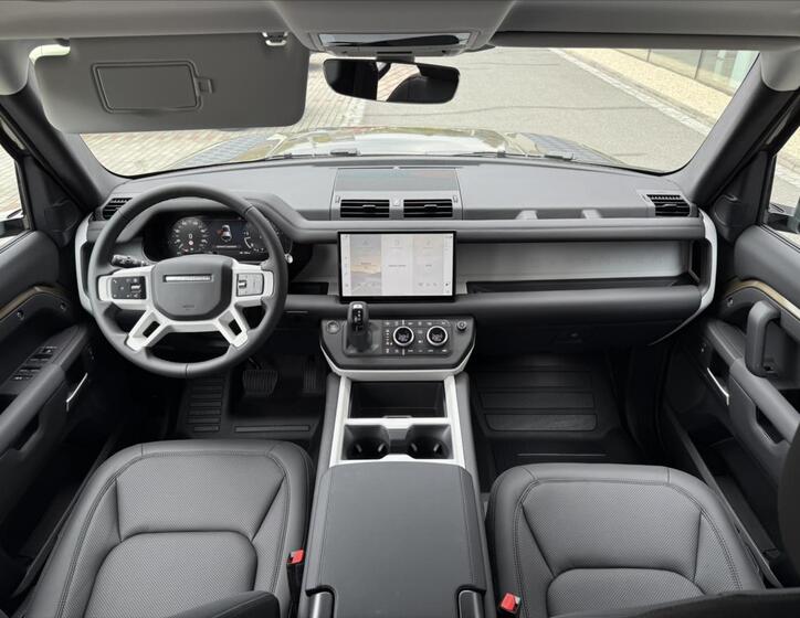 Land Rover Defender 27