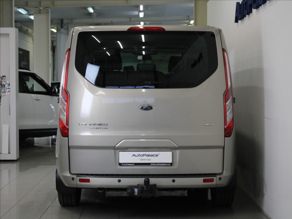 Ford Tourneo Custom 4