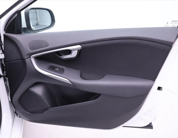 Volvo V40 11