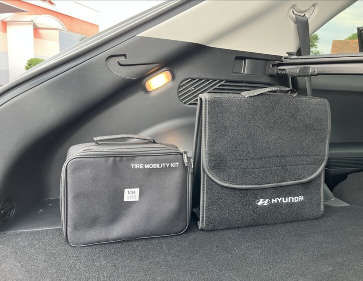 Hyundai IONIQ 38