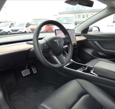 Tesla Model 3 8