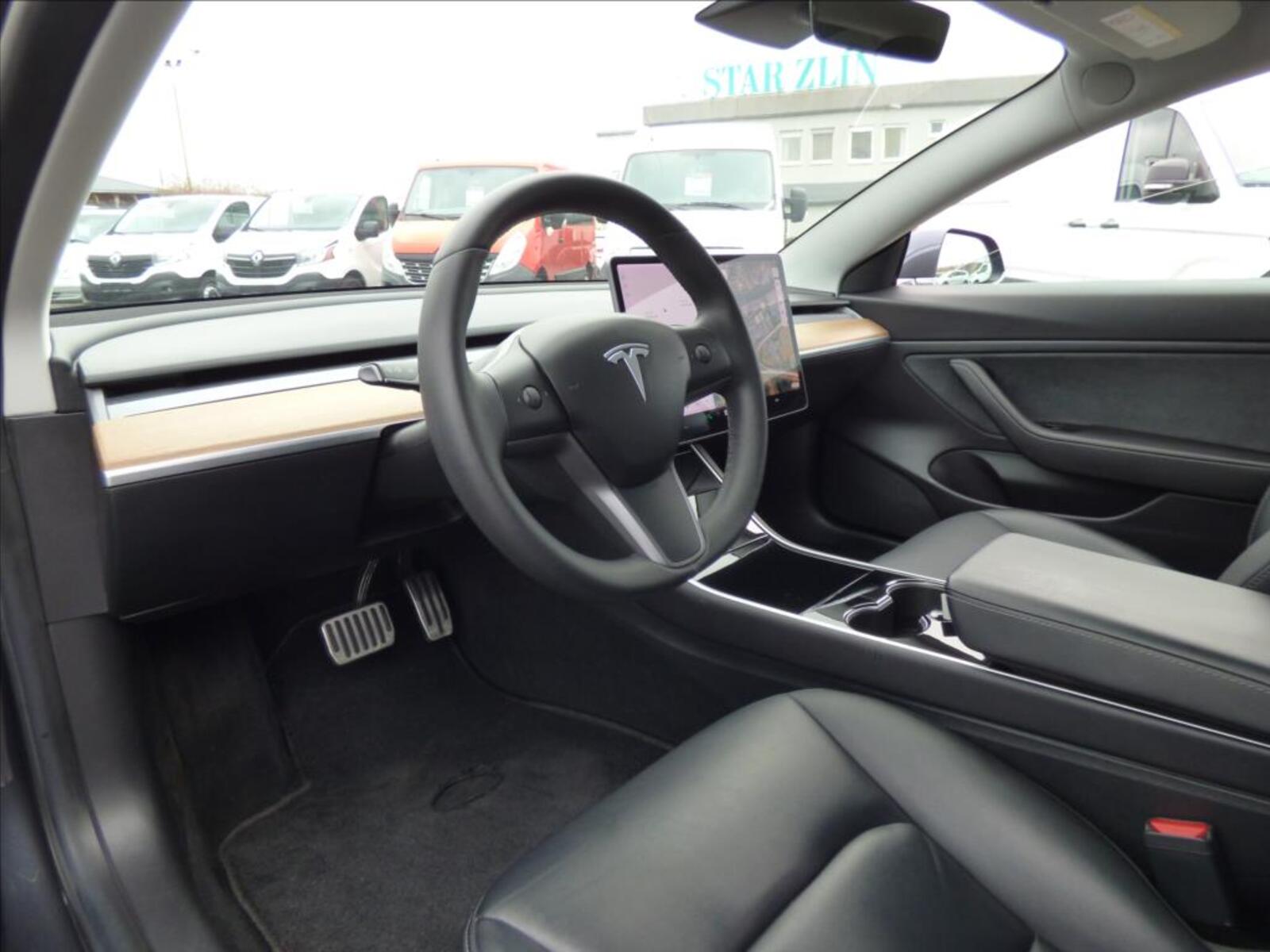 Tesla Model 3 8