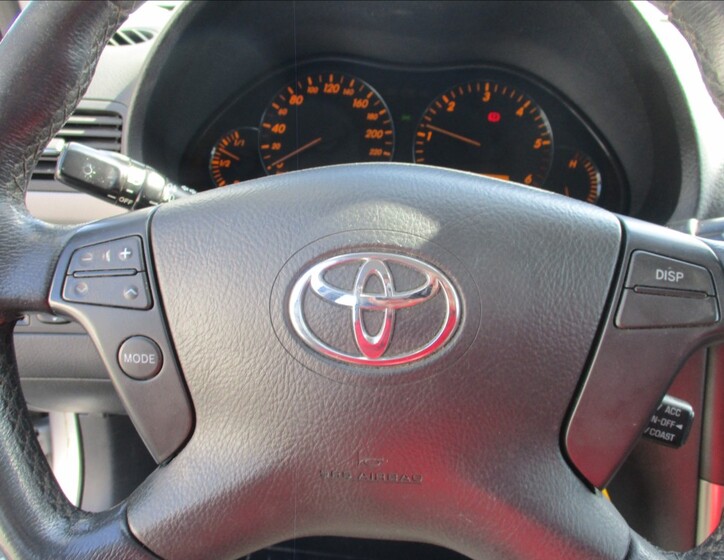 Toyota Avensis 18