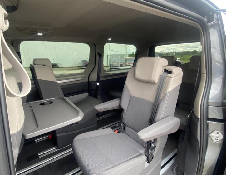 Volkswagen Multivan 14